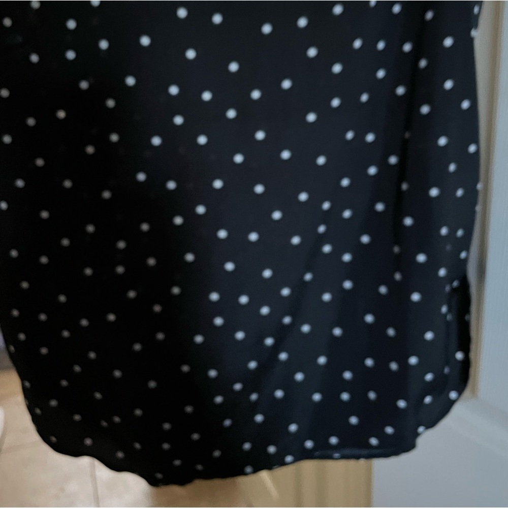 2/$15 Ann Taylor Black with white dots sleeveless top, Sz M - Picture 8 of 15